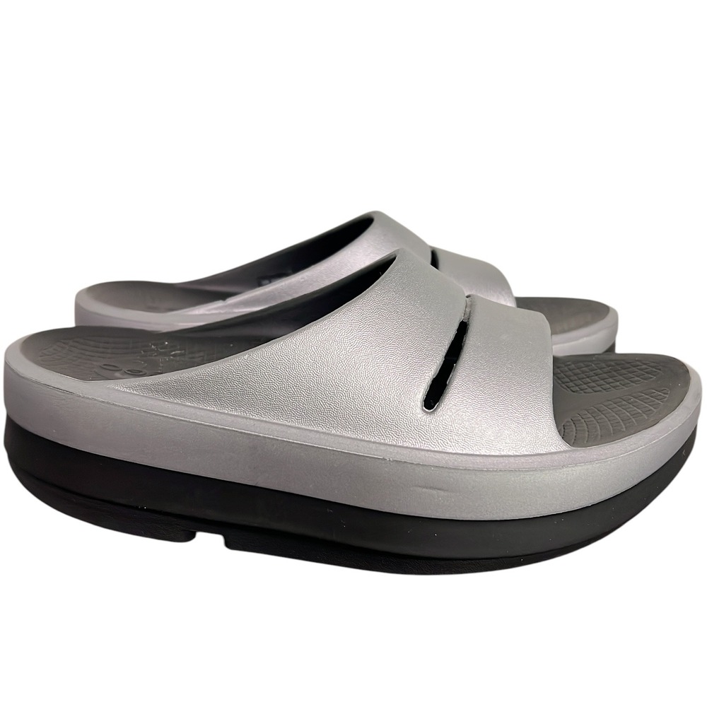 Oofos OOmega OOlala Metallic Silver Platform Recovery Slide Sandals Womens 8 39